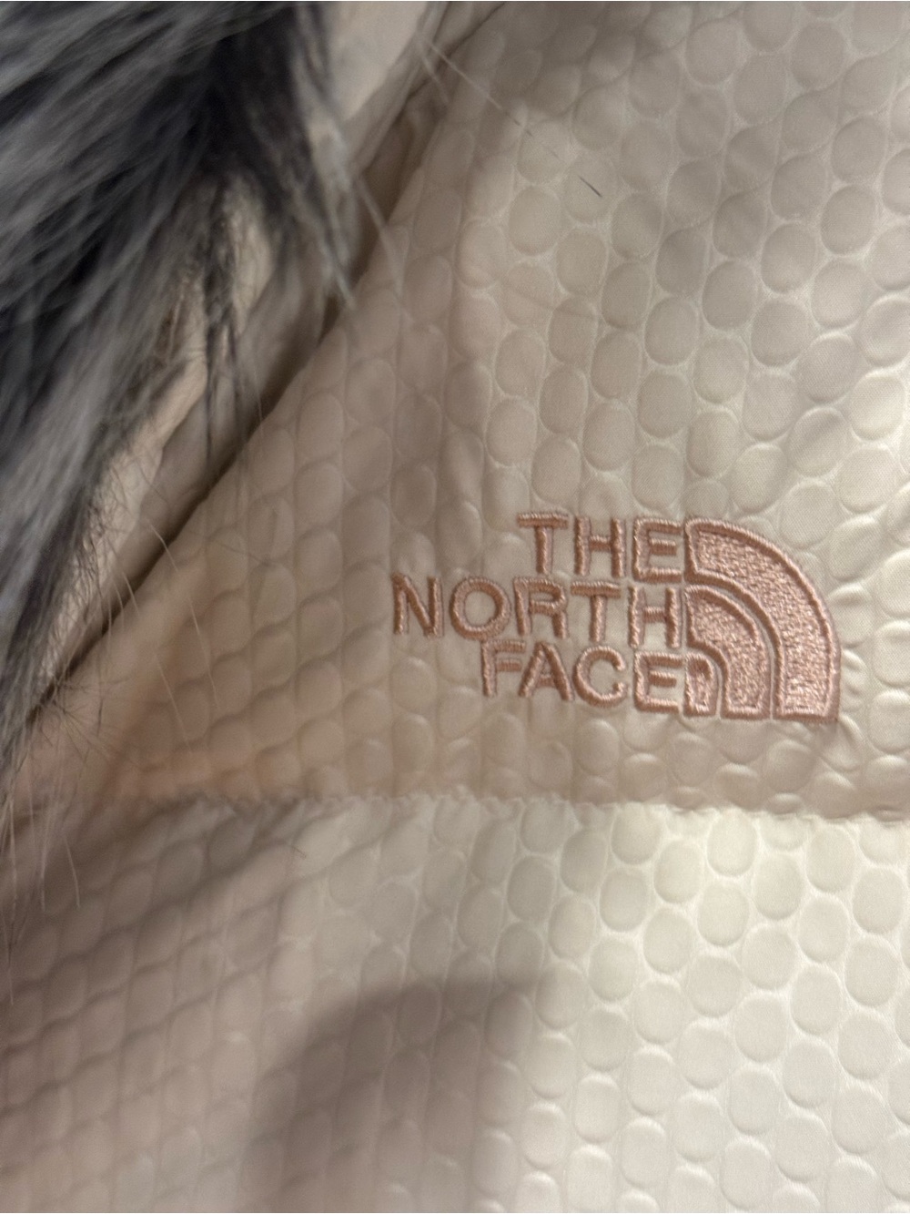 The North Face Women's Cream Quilted Down Puffer Coat with Faux Fur Hood - Picture 4 of 4